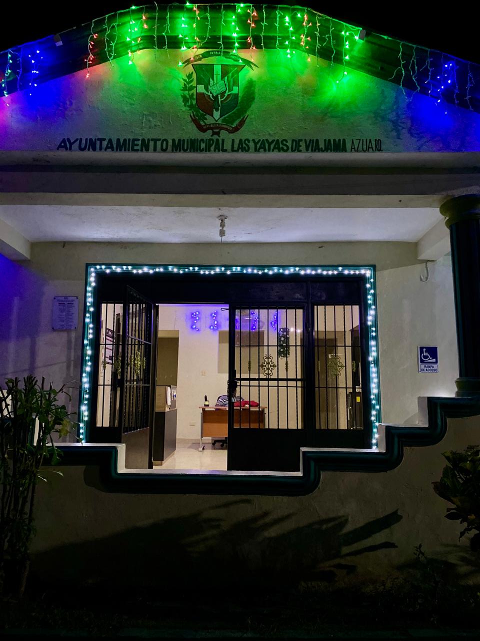 Así damos inicio a la Navidad en el Ayuntamiento Municipal de Las Yayas de Viajama.