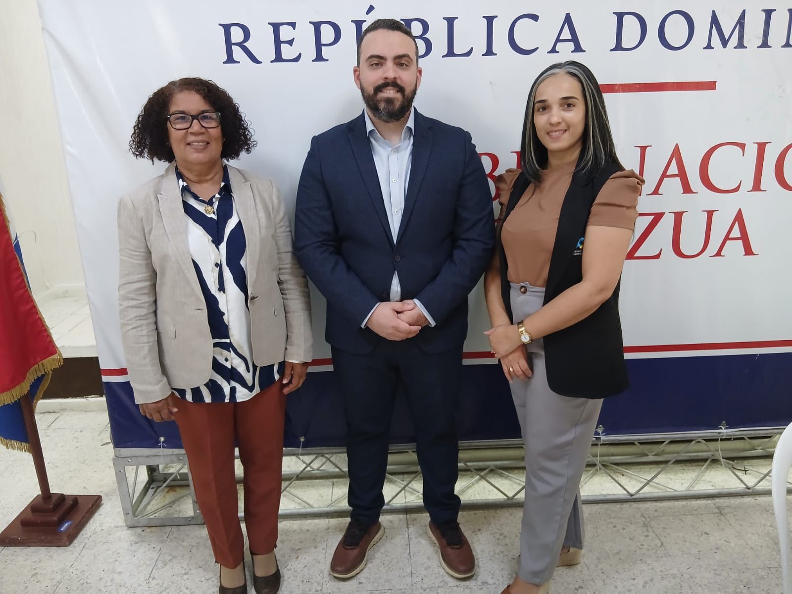 Alcaldesa Carmen Nelia Ramírez participa en taller sobre la Ley 47-25 de Compras y Contrataciones