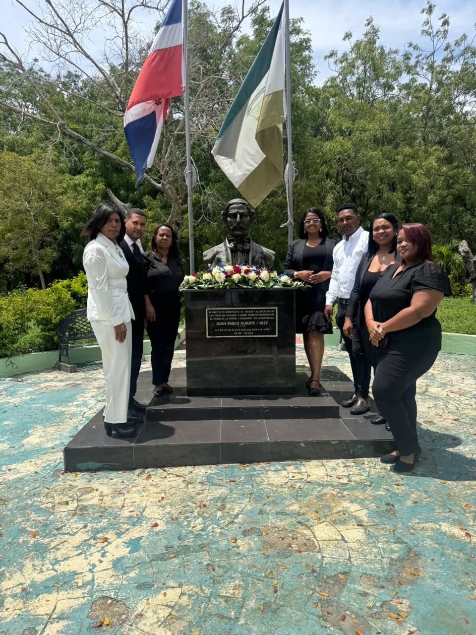 Ayuntamiento de Las Yayas de Viajama realiza ofrenda floral en honor a Juan Pablo Duarte