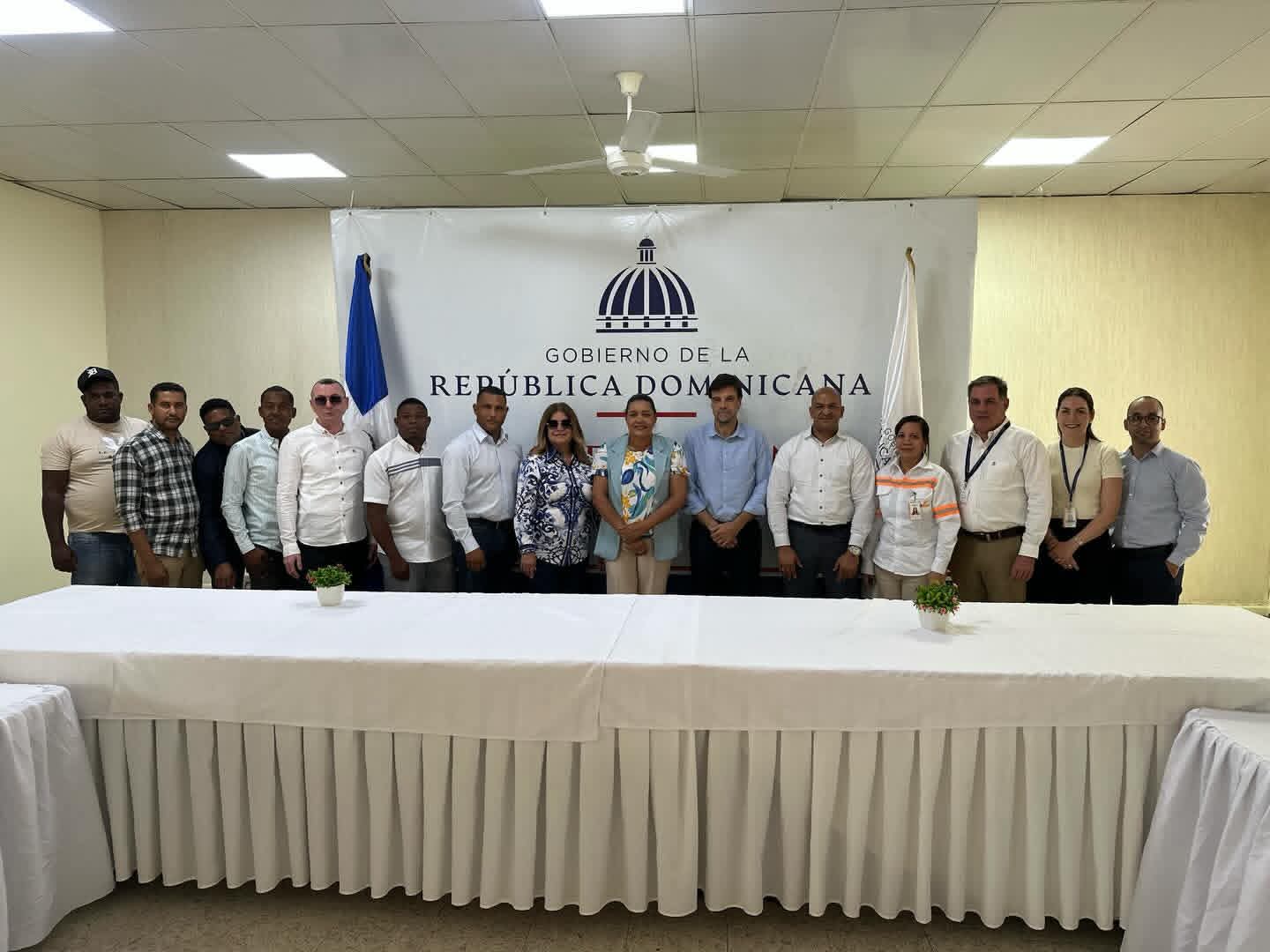 Contralor municipal participa en reunión sobre despliegue del Plan de Electrificación junto a Gobernación de Azua y Edesur